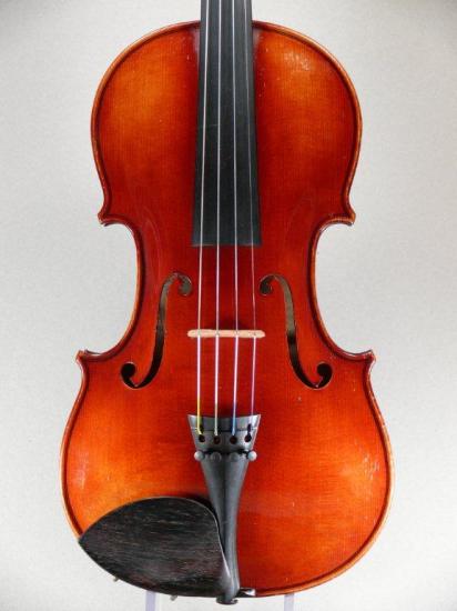 Violon Charles Voiry (n°58) 1935. En réparation chez Fabien Peyruc luthier à Toulouse